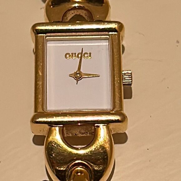 Gucci 1800L Gold Square Face Bracelet Wrist Watch Embossed Leather Band Classy - Picture 3 of 13